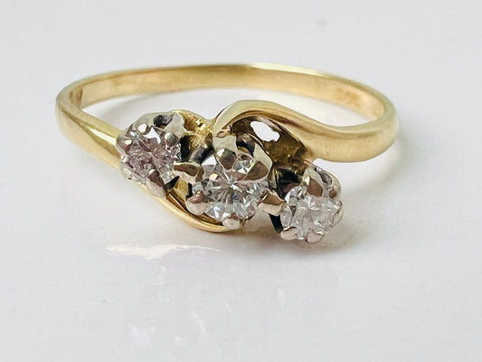 Vintage 18ct Gold Three-Stone Diamond Ring