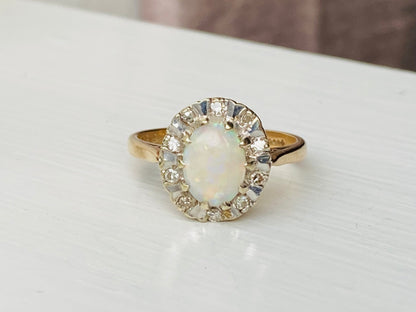 Vintage 9ct Gold Opal & Diamond Ring