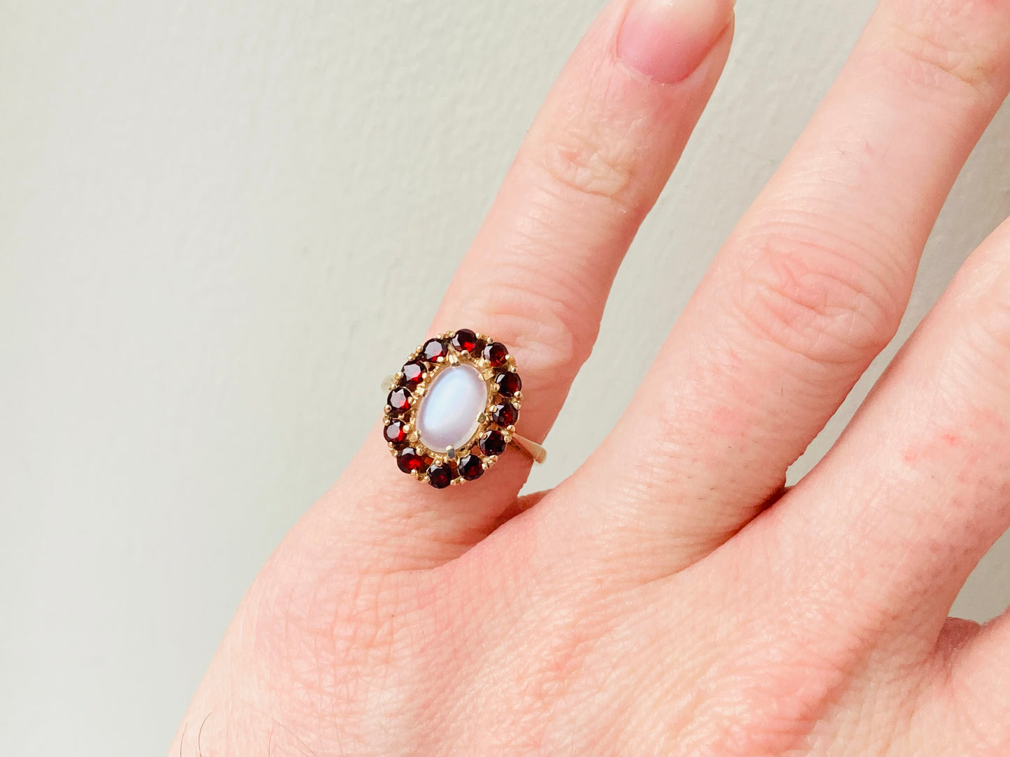 Vintage 9ct Gold Moonstone & Garnet Ring