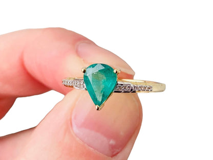 9ct Gold Emerald & Zircon Ring