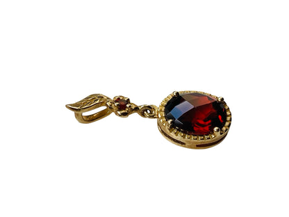 9ct Gold Garnet Pendant