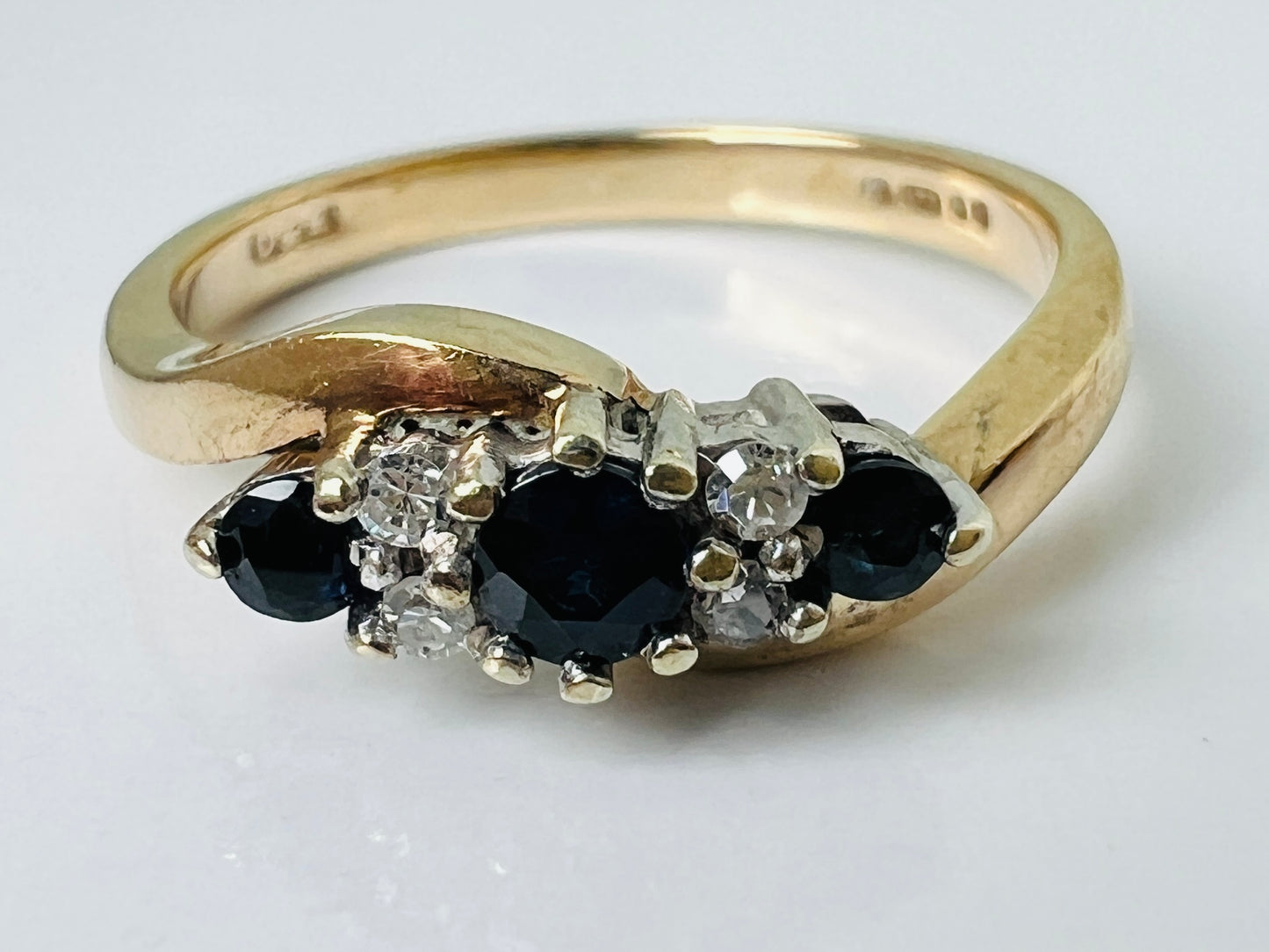 Vintage 9ct Gold Sapphire & Diamond Ring