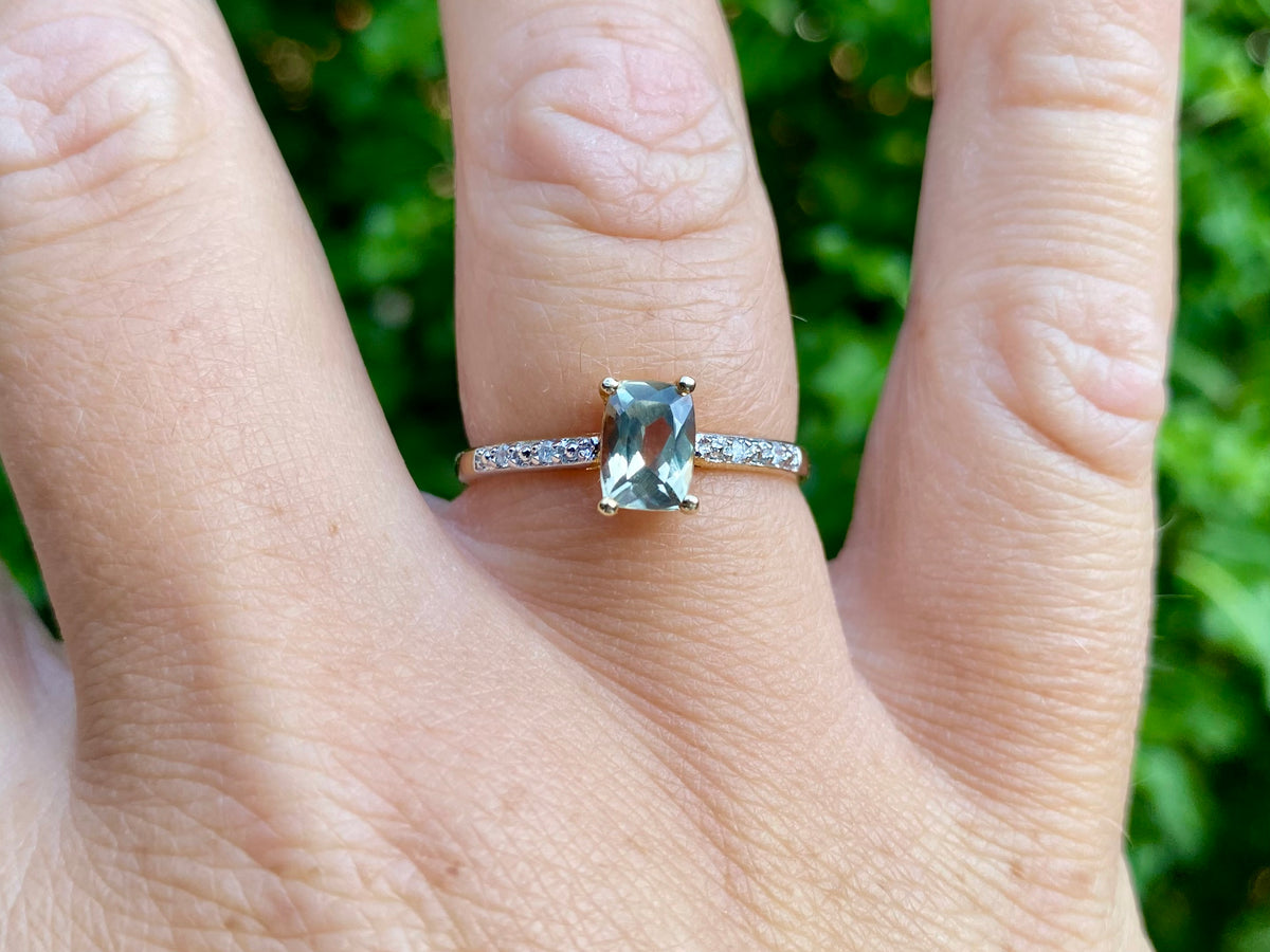 9ct Gold Green Sapphire & Diamond Ring