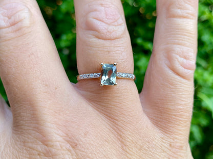 9ct Gold Green Sapphire & Diamond Ring