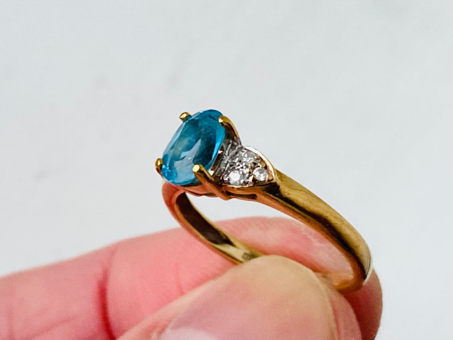 9ct Gold Topaz & Diamond Ring