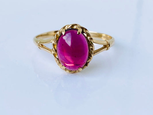 Vintage 9ct Gold Garnet Ring