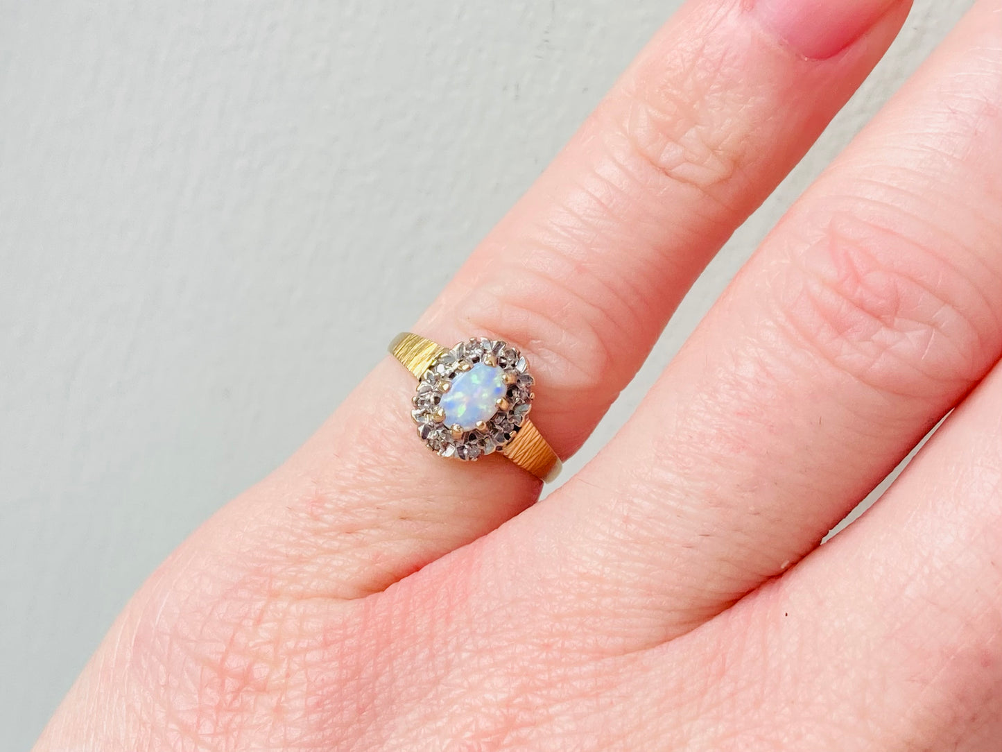 Vintage 9ct Gold Opal & Diamond Ring