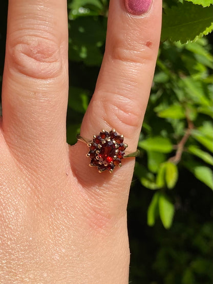 Vintage 9ct Gold Garnet Ring