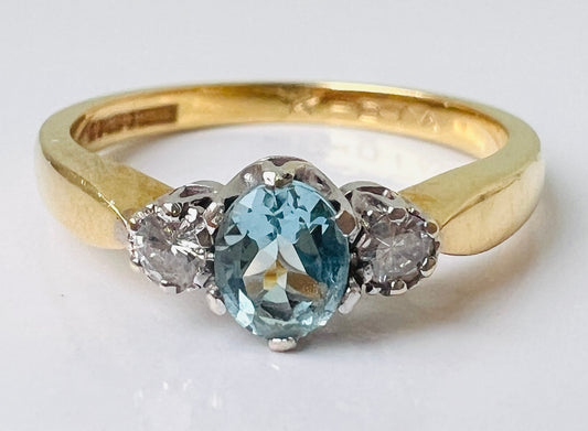 Vintage 18ct Gold Aquamarine & Diamond Ring