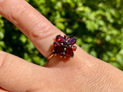 Vintage 9ct Gold Garnet Ring