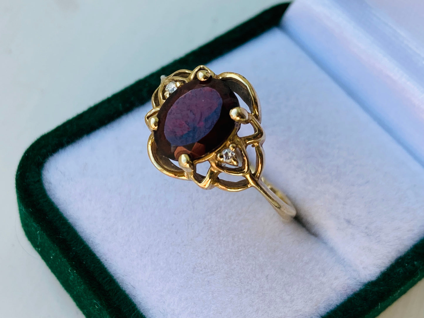 9ct Gold Garnet & Diamond Ring