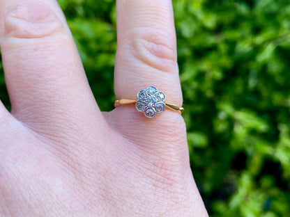 Antique 18ct Gold Diamond Daisy Ring