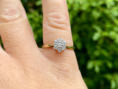 9ct Gold 0.33ct Diamond Daisy Ring