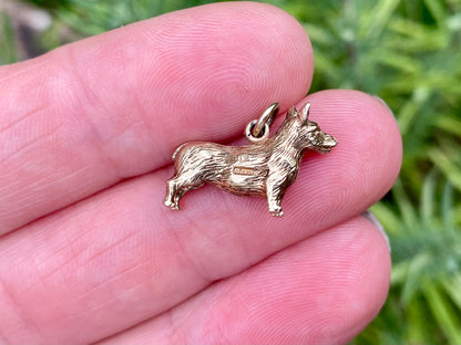 Vintage 9ct Gold Corgi Dog Pendant or Charm