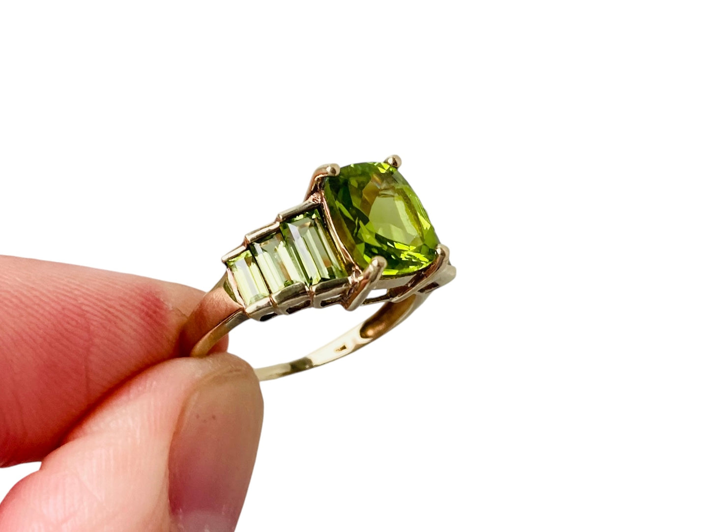 9ct Gold Peridot Ring