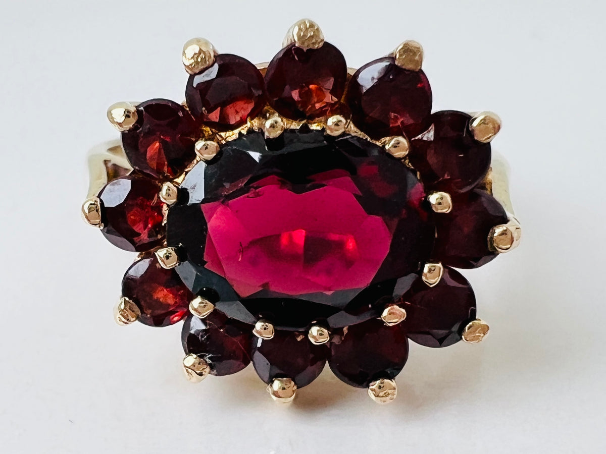 9ct Gold Garnet Ring