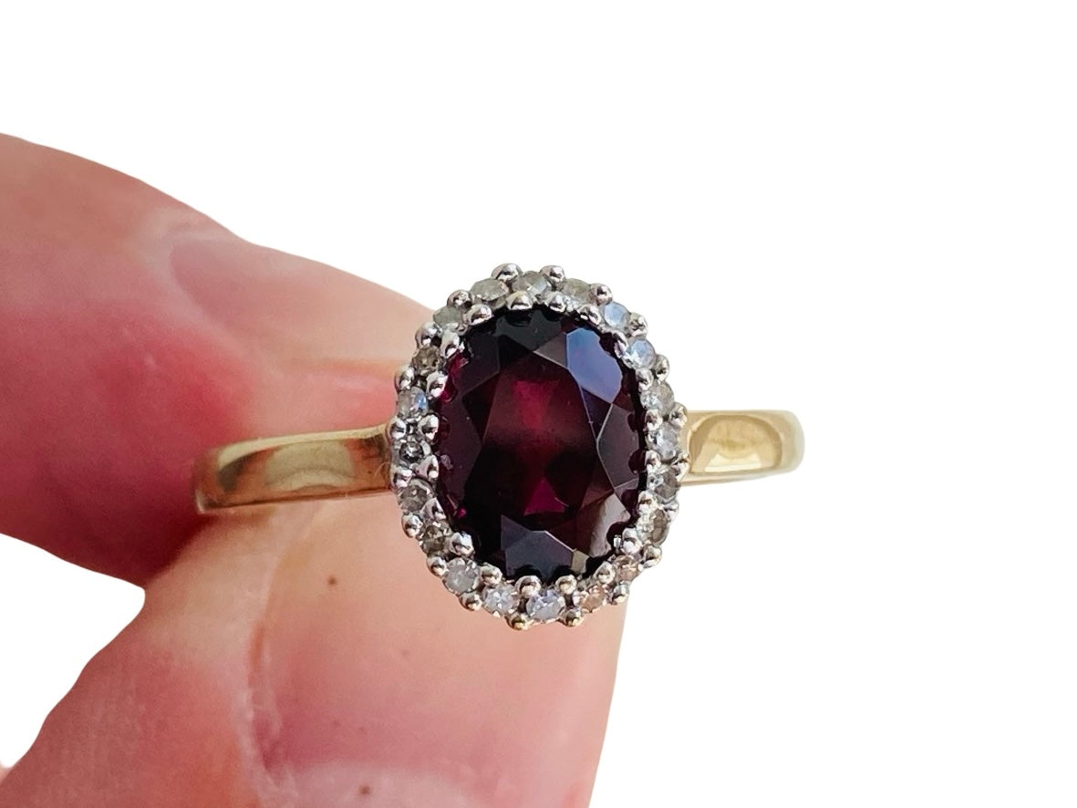 9ct Gold Garnet & Diamond Ring