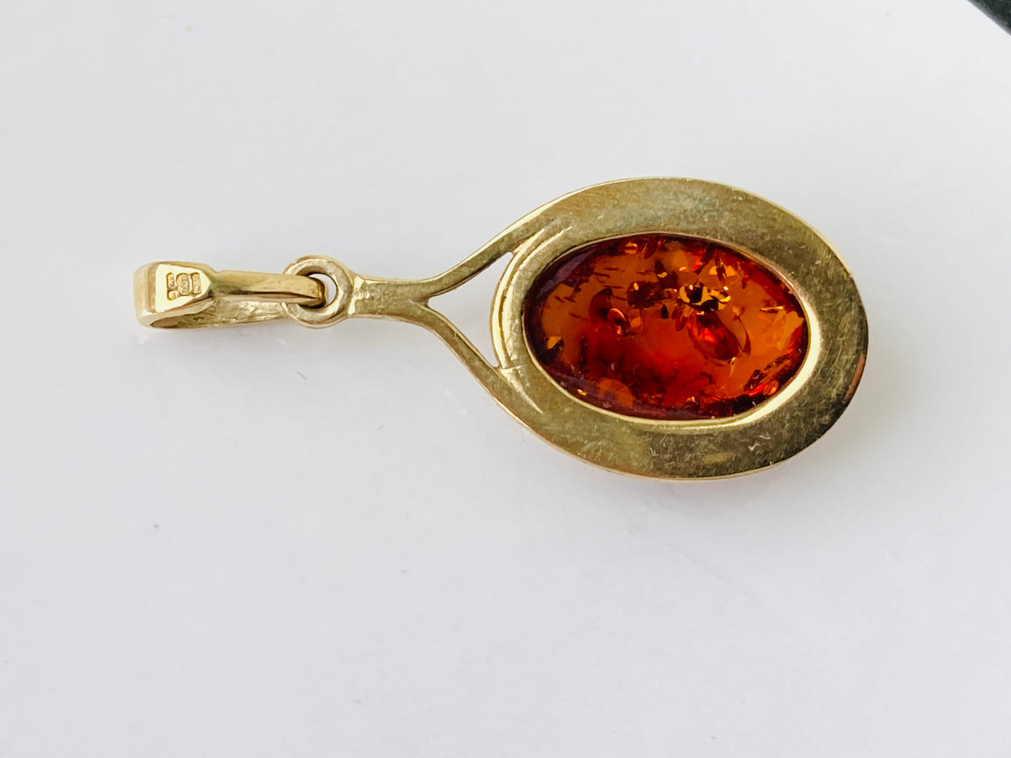 9ct Gold Amber Pendant