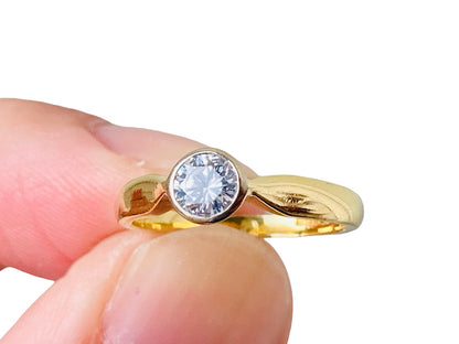 Vintage 18ct Gold Diamond Solitaire Ring