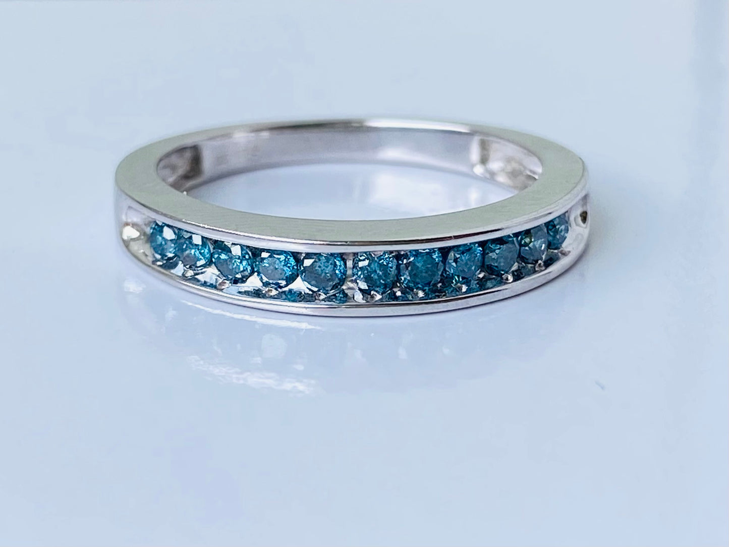 14ct Gold Blue Diamond Ring