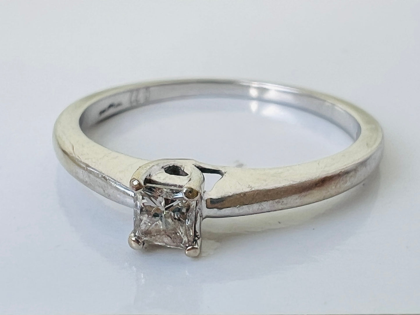 9ct Gold Diamond Ring