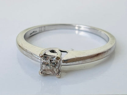 9ct Gold Diamond Ring