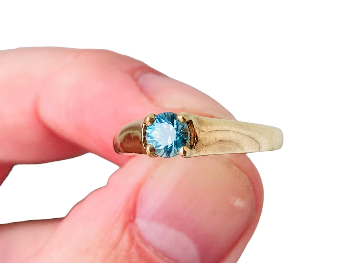 9ct Gold Blue Zircon Ring
