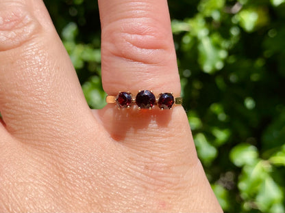 Vintage 9ct Gold Garnet Ring