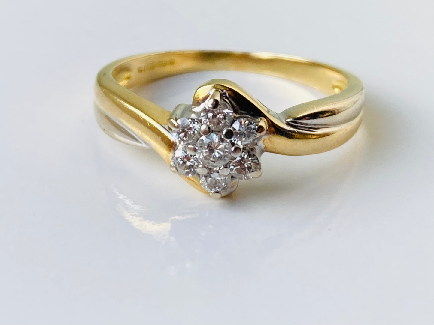 18ct Gold Diamond Daisy Ring