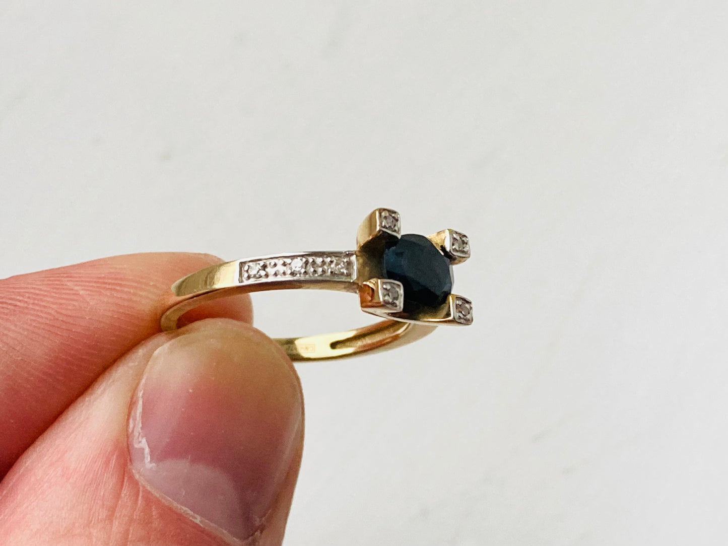 9ct Gold Sapphire & Diamond Ring