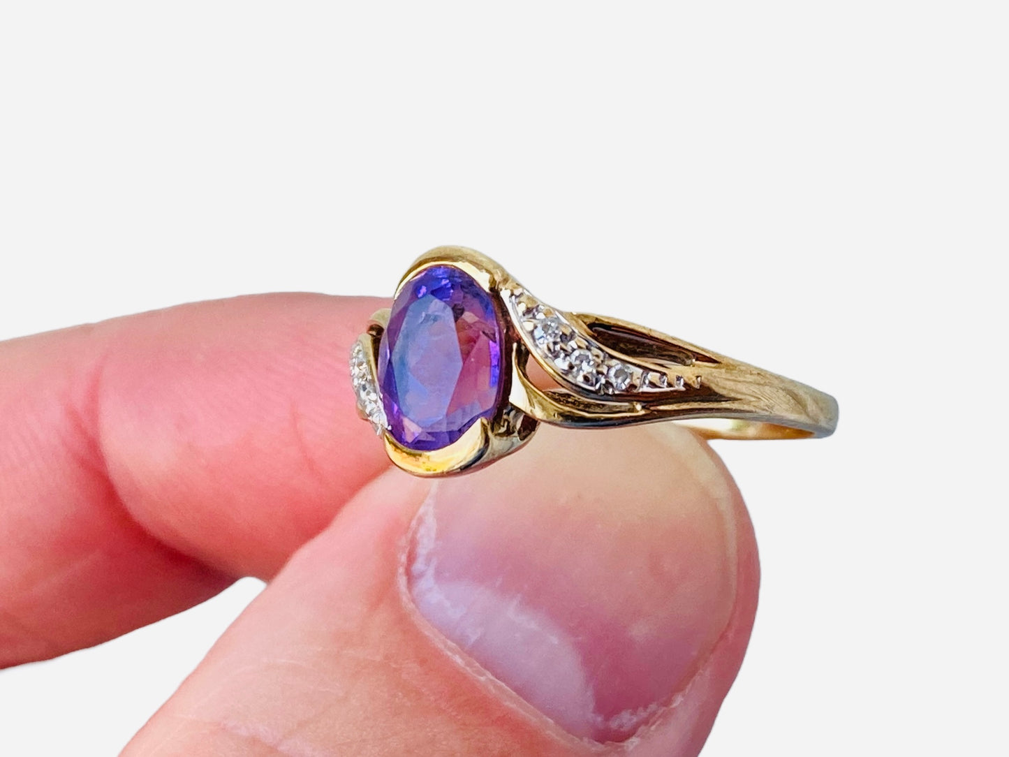 9ct Gold Amethyst & Diamond Ring