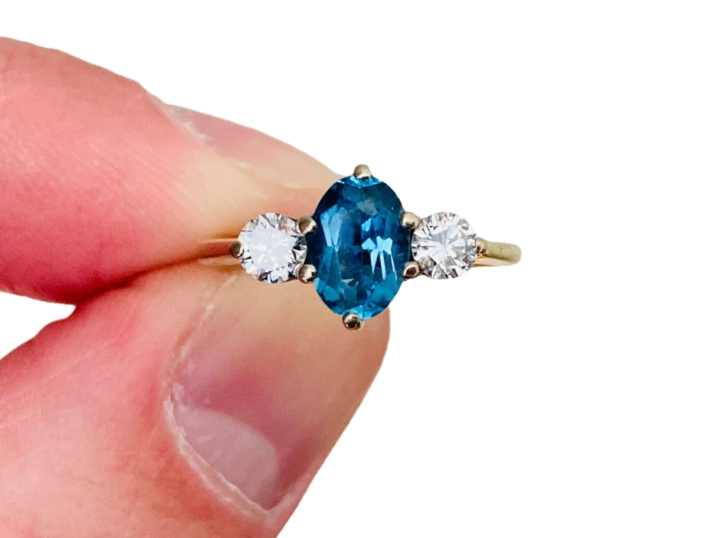 Vintage 18ct Gold Topaz & Diamond Ring
