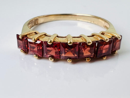 9ct Gold Garnet Ring