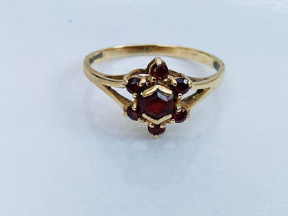 9ct Gold Garnet Ring