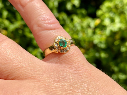 Vintage 18ct Gold Emerald & Diamond Ring