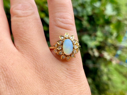 Vintage 18ct Gold Opal & Diamond Ring
