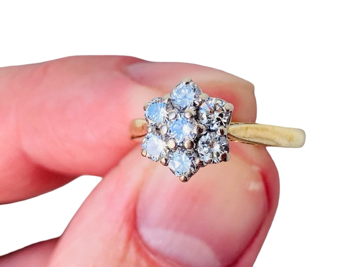 Vintage 18ct Gold 0.70ct Diamond Daisy Ring