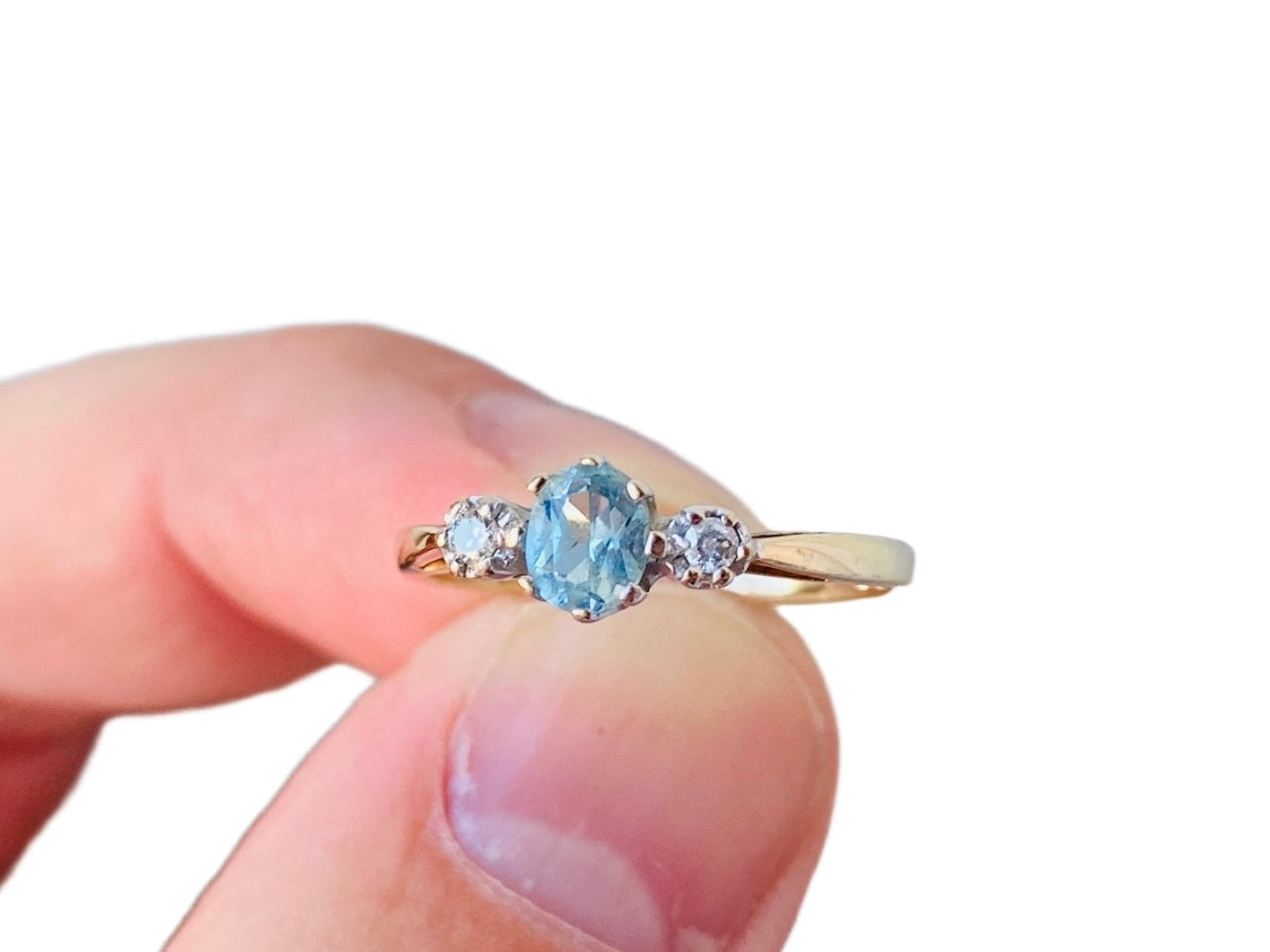 9ct Gold Aquamarine & Diamond Ring