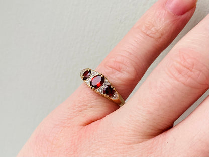 9ct Gold Garnet & Diamond Ring