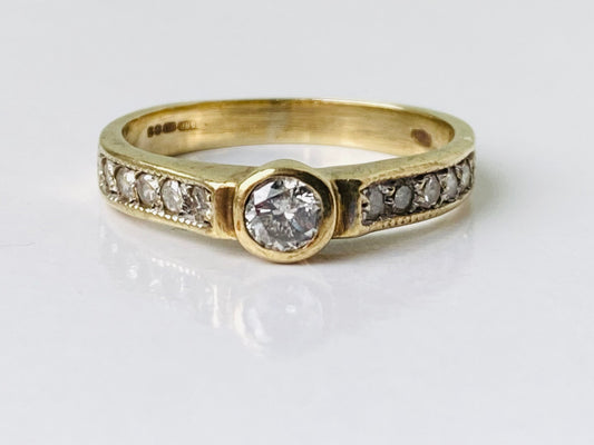 Vintage 9ct Gold Diamond Ring