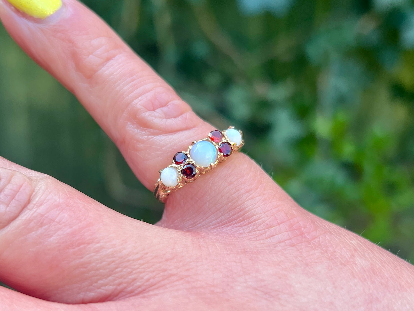 Vintage 9ct Gold Opal & Garnet Ring
