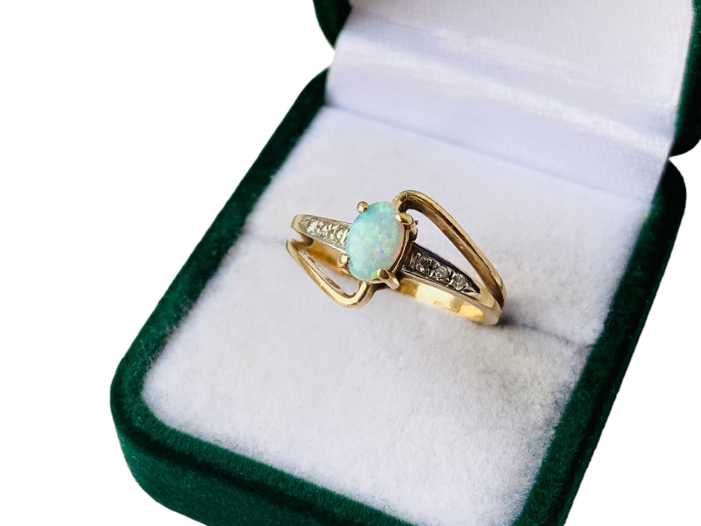 14ct Gold Opal & Diamond Ring