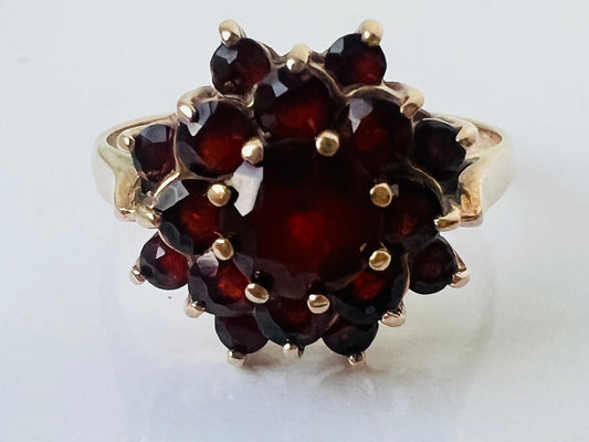 Vintage 9ct Gold Garnet Ring