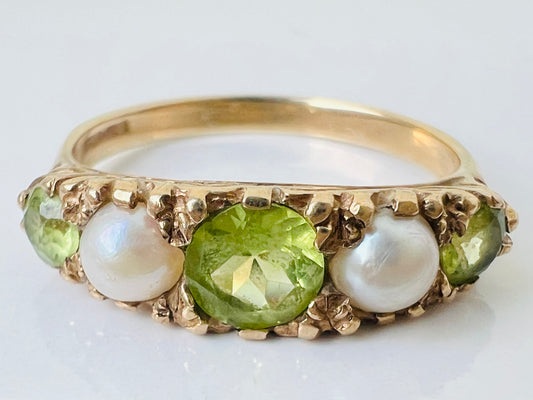 9ct Gold Peridot & Pearl Ring