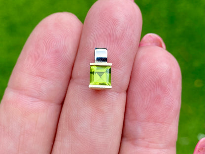 9ct Gold Peridot Pendant