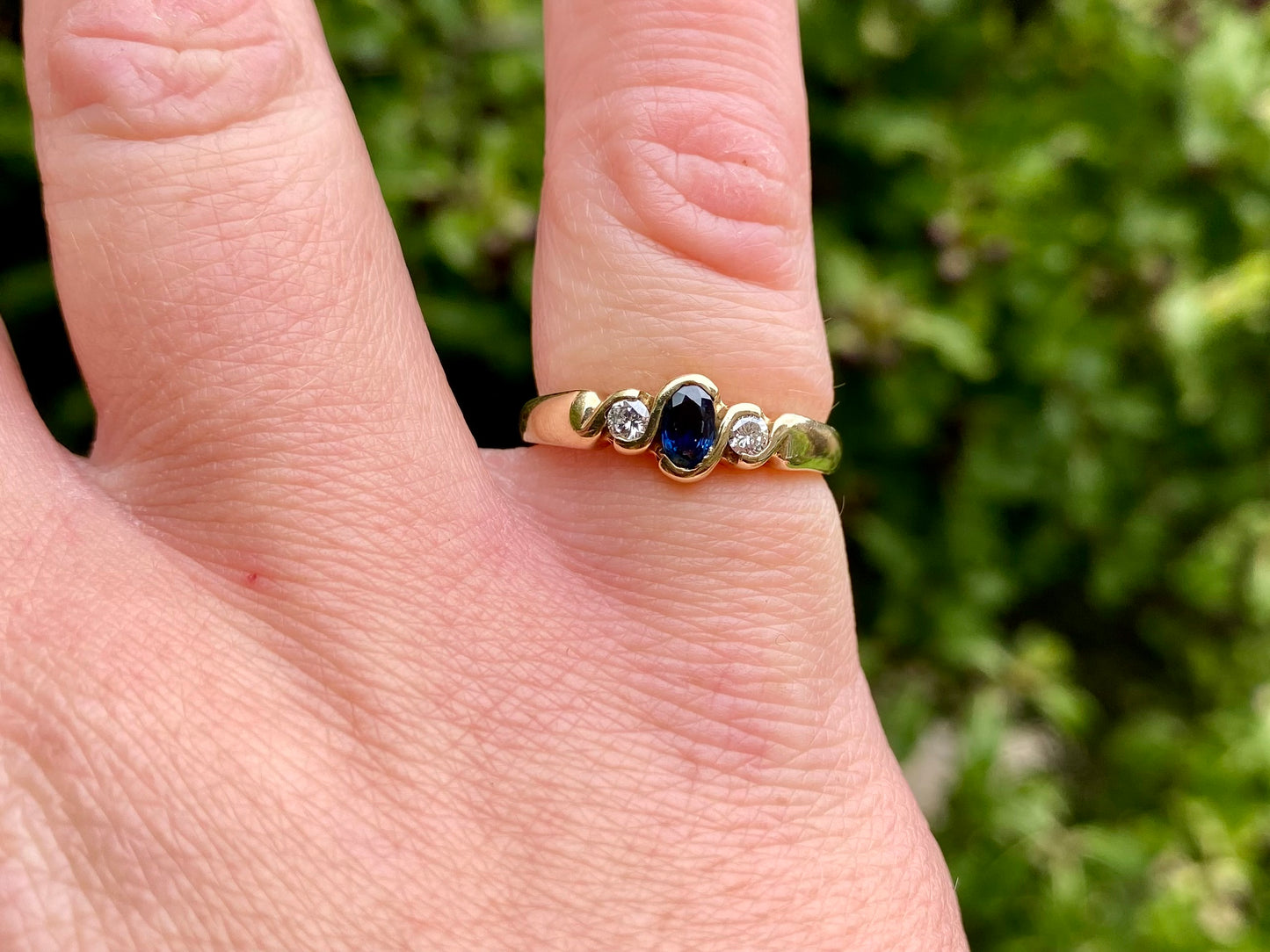 Vintage 9ct Gold Sapphire & Diamond Ring
