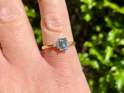 18ct Gold Aquamarine Diamond Ring