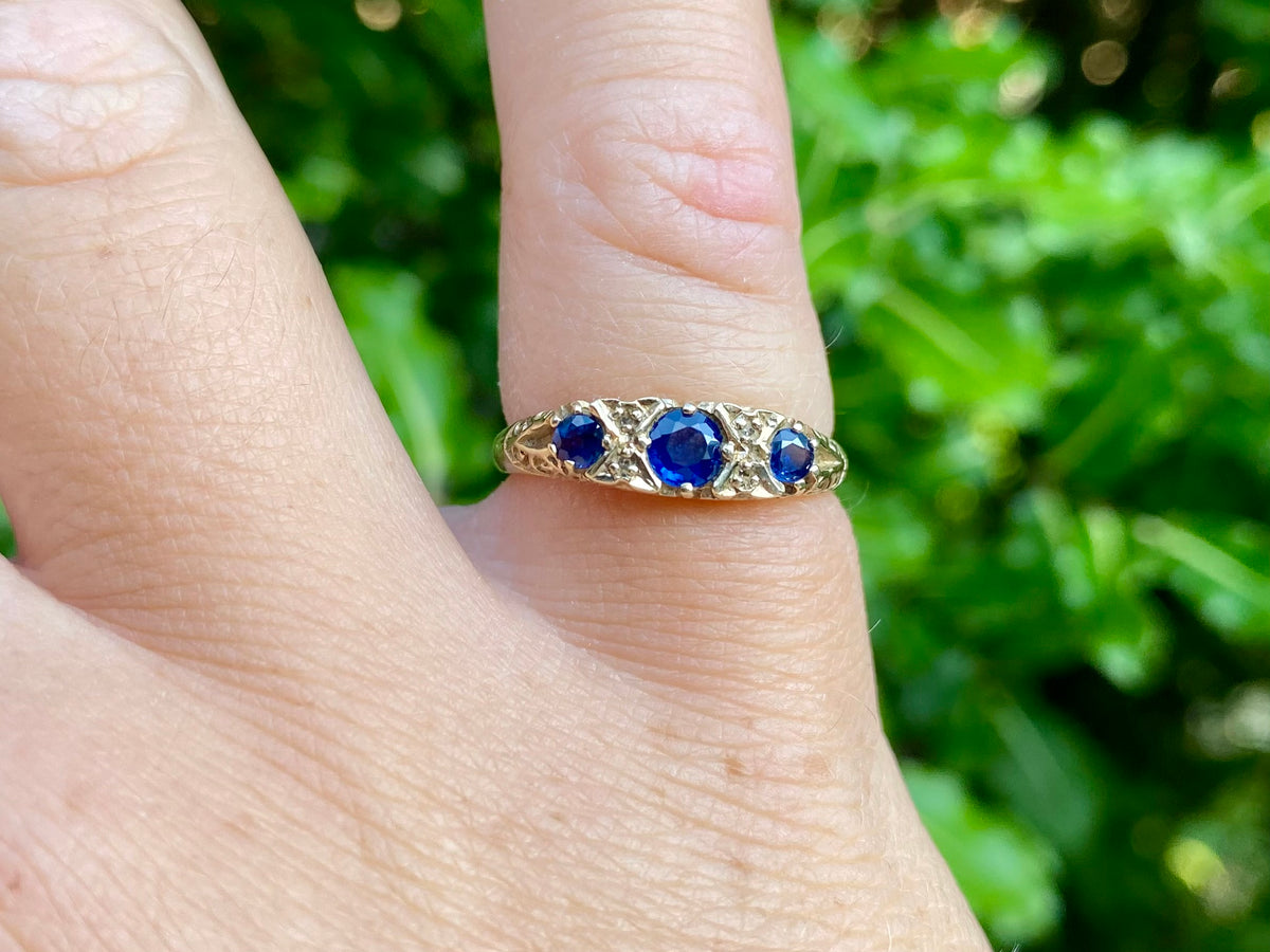 Vintage 9ct Gold Sapphire & Diamond Ring