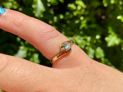 9ct Gold Green Sapphire & Diamond Ring