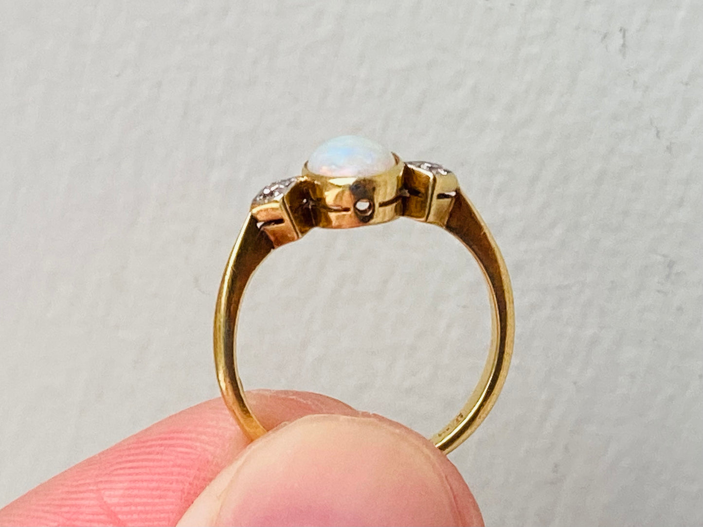 Antique 18ct Gold Opal & Diamond Ring